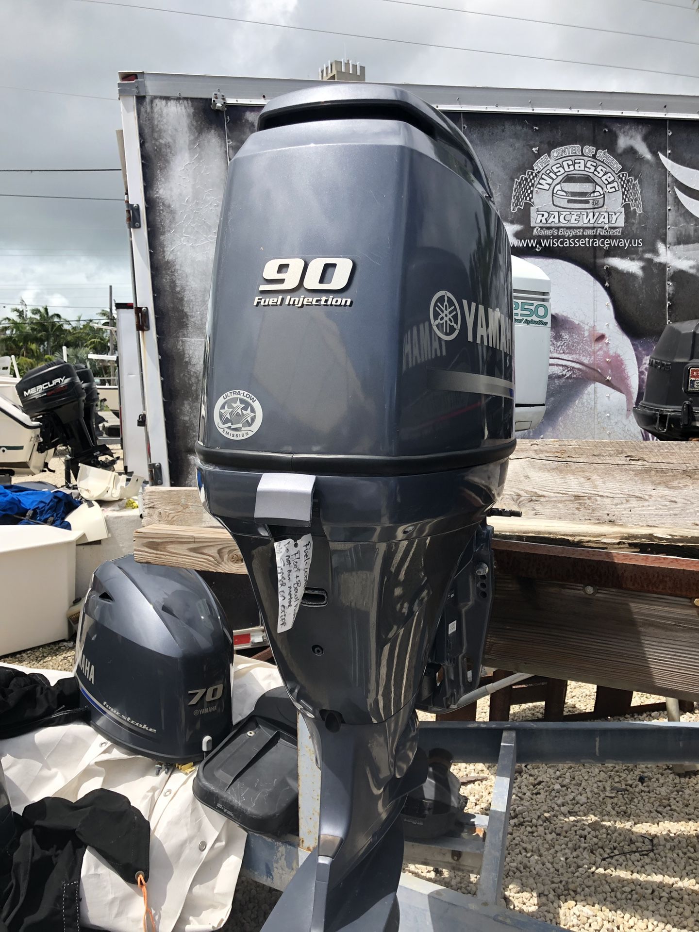 NICE 2013 YAMAHA F 90 hp 4-stroke new ll perfect !! come in @9am we can pull your old motor mount & go in the wate check out our wide selection