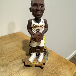 🏀 Kobe Bryant Bobblehead – Legends of the Court 🏀