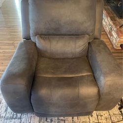 LIVING SPACES RECLINER