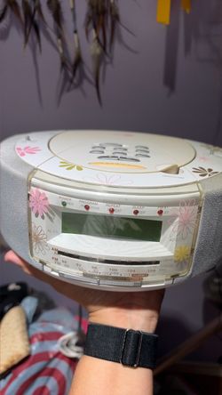 Alarm clock cd player with radio