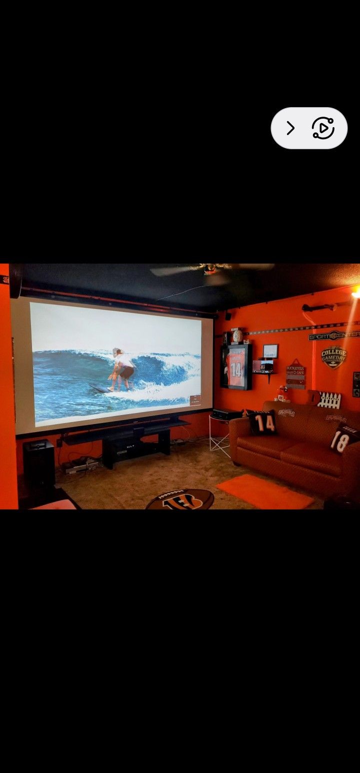 Projector Screen. 150"