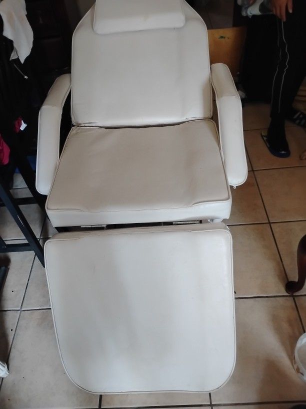 I Have A Spa Chair/Massage chair/Tattoo Chair ,This Is A Nice Chair Can Be Used For All Different Features