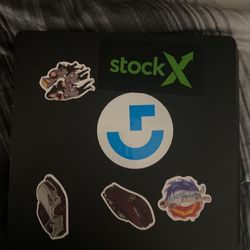 ps4 comes with the controller and cables