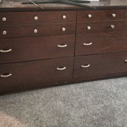 Dresser 