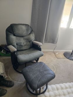 Two reclining chairs with two footstool
