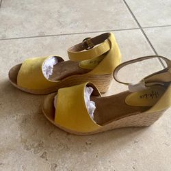 STYLE & CO, women’s size 7.5 Yellow wedges sandals NEW 