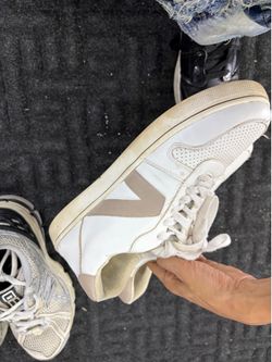 White & Beige Vera V-10 Shoes size 8.5 men