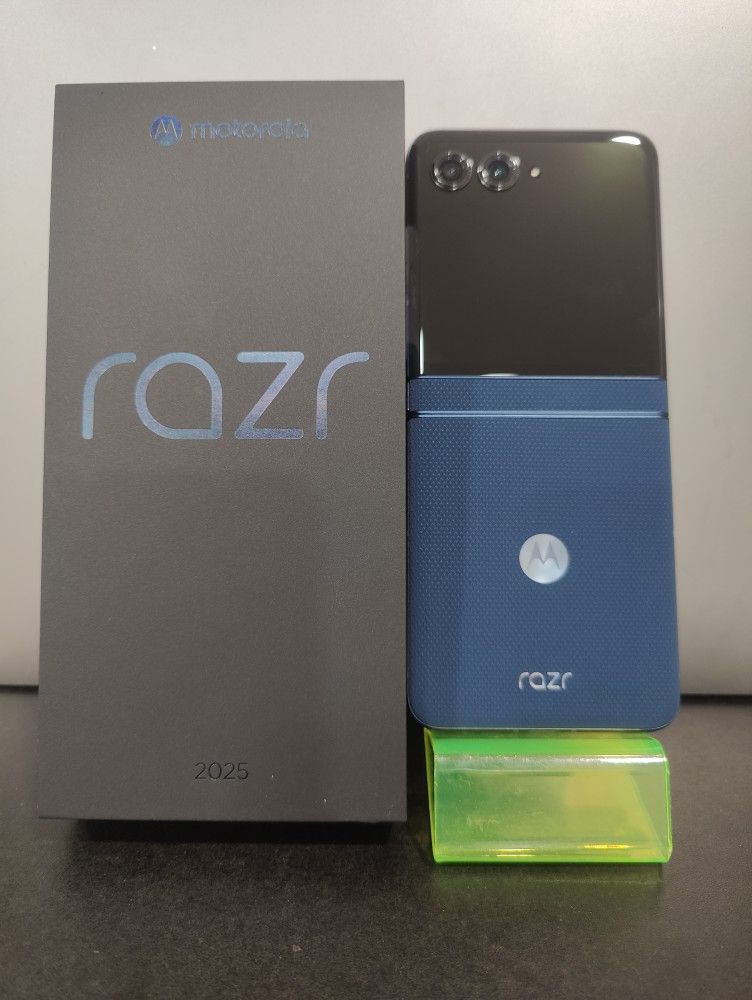 Motorola Moto Rarz (2025) 256GB For Total Wireless Only