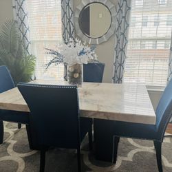 Dining Room Table 