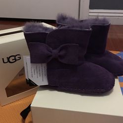 Baby UGG size 4/5 Super Cute N Warm