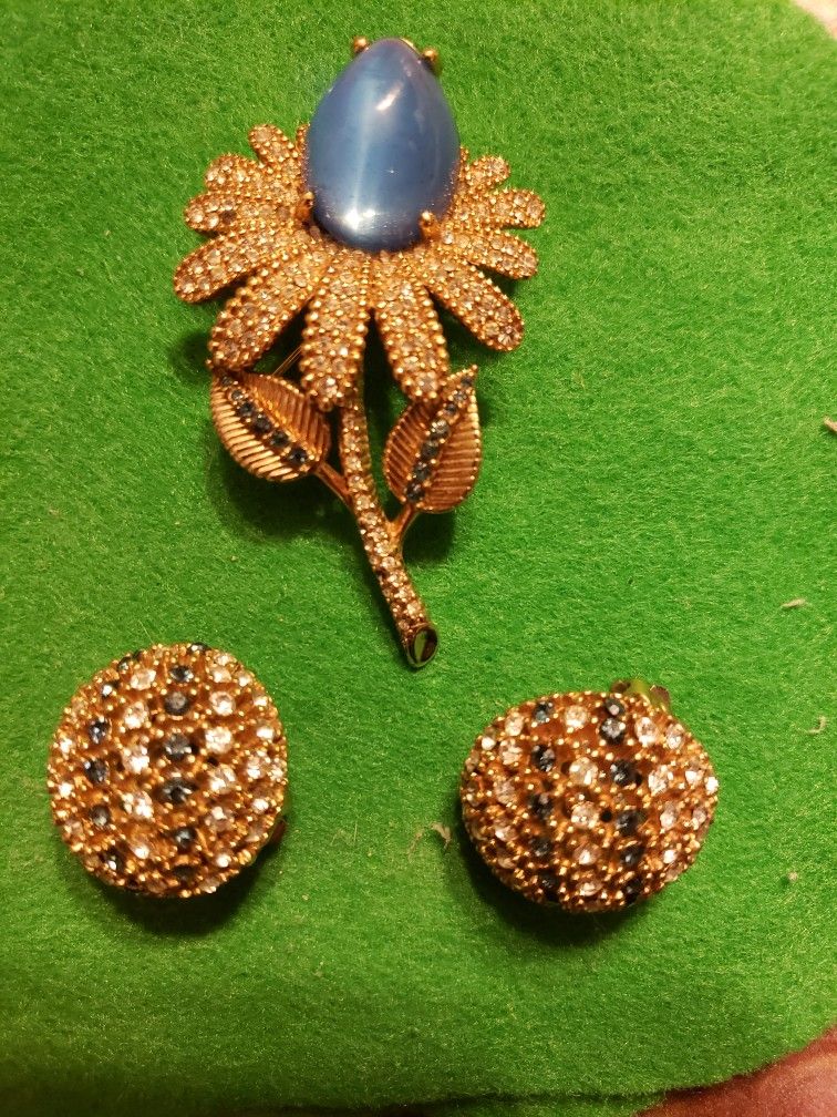 Ciner Brooch And Earrings