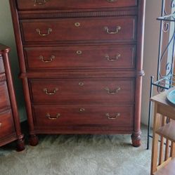 Hardwood 5 Piece Bedroom Set   