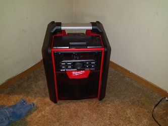 Milwaukee Job site Radio/Charger M182792