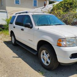 2005 Ford Explorer