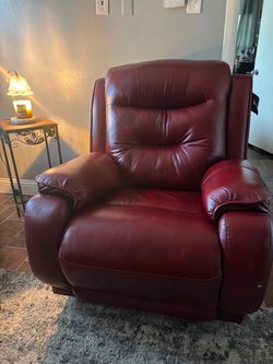 Southern Motion Power Recliner – Burgundy Leather