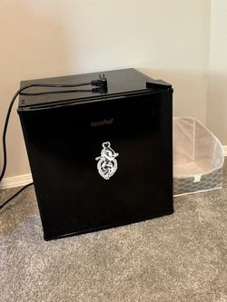 Mini fridge 