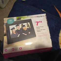 Digital Photo Frame Works Great