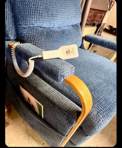 Power Lift Recliner Chair