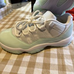 Air Jordan 11 Low Igloo 