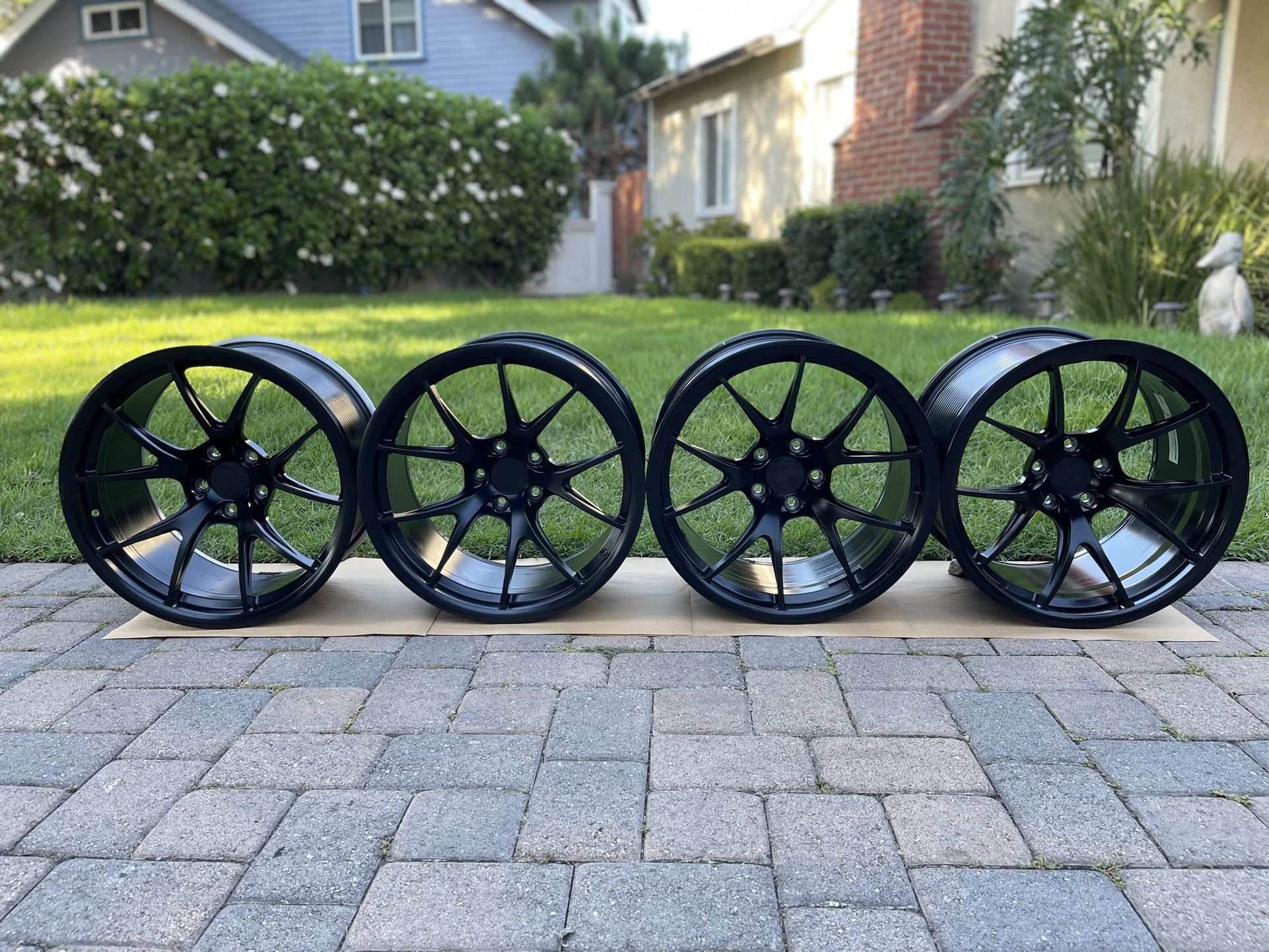 Staggered 18” rims 5 lug nut rims / rines de 5 birlos (5x112)