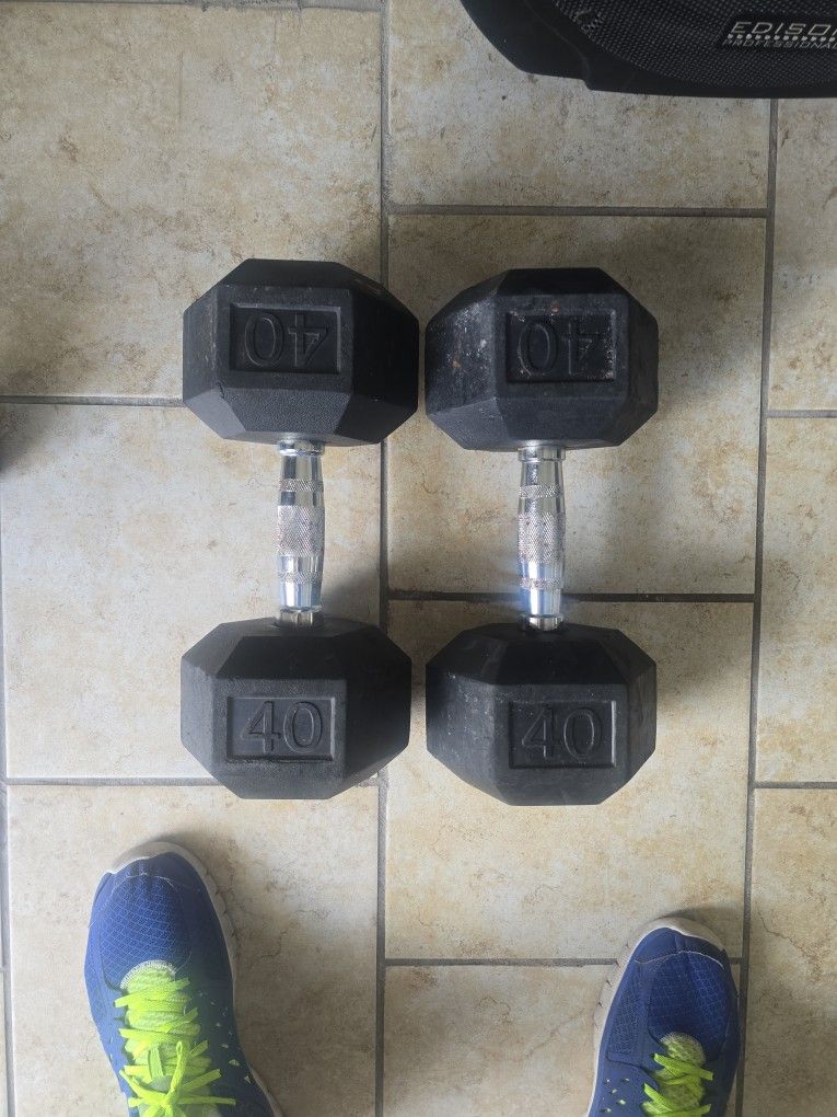 SEY OF DUMBBELLS 40 POUNDS...PESAS