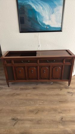 Magnavox Antique Record Player