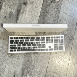 NEW APPLE KEYBOARD 
