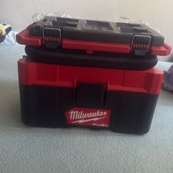 Milwaukee Wet Dry Vacuum M18 Pack out 2.5 Gal
