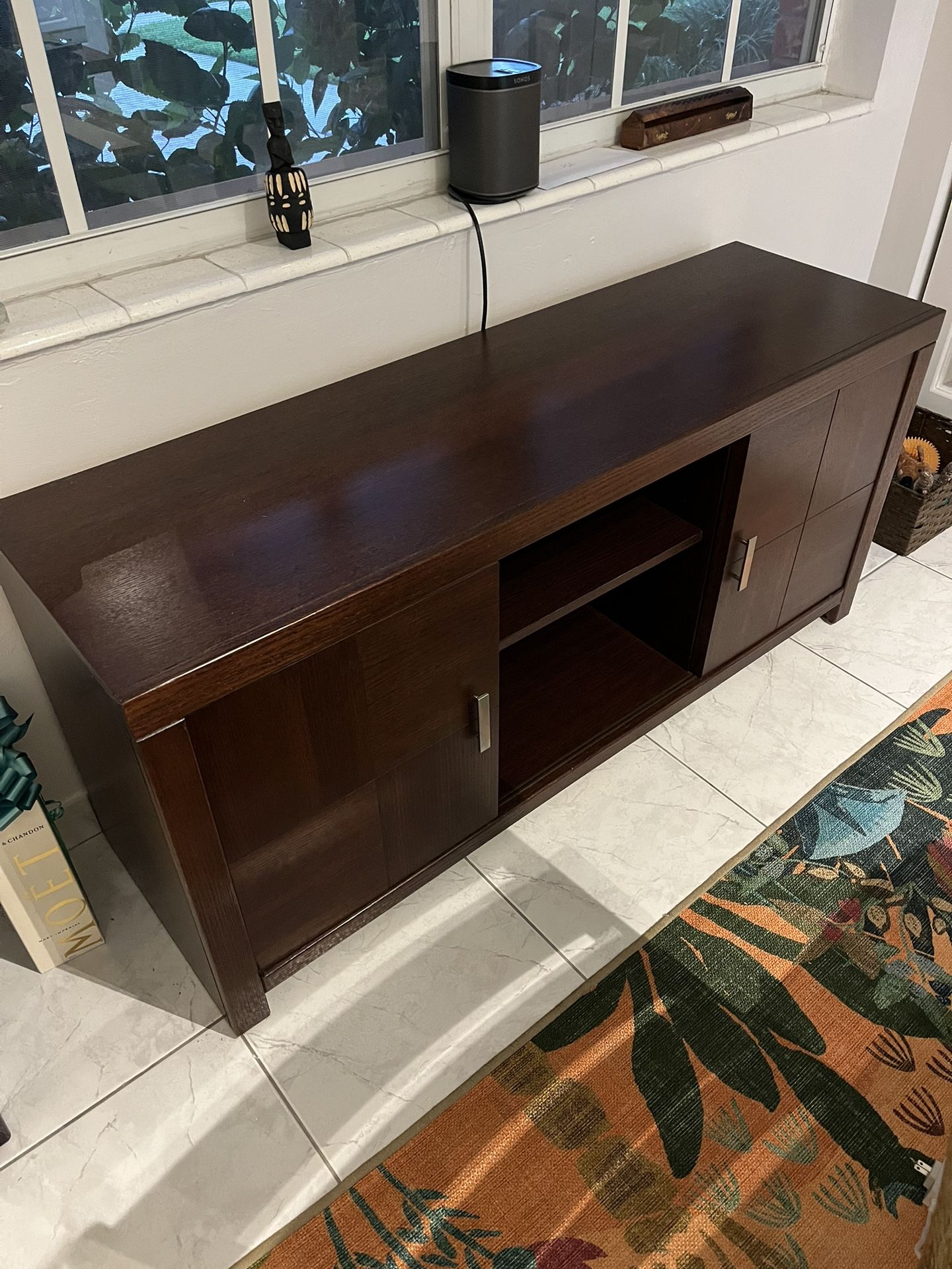 Tv console cabinet