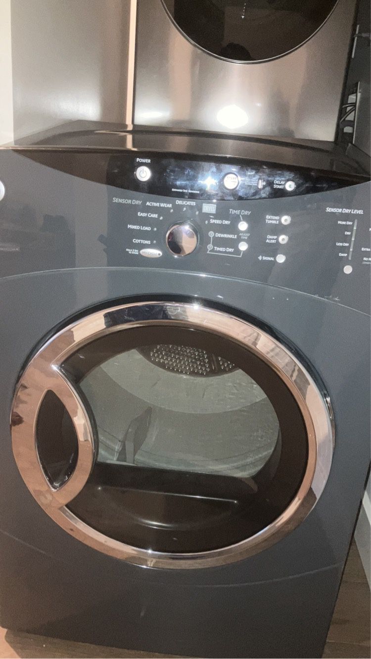 G.e. Dryer. Very Nice Condition