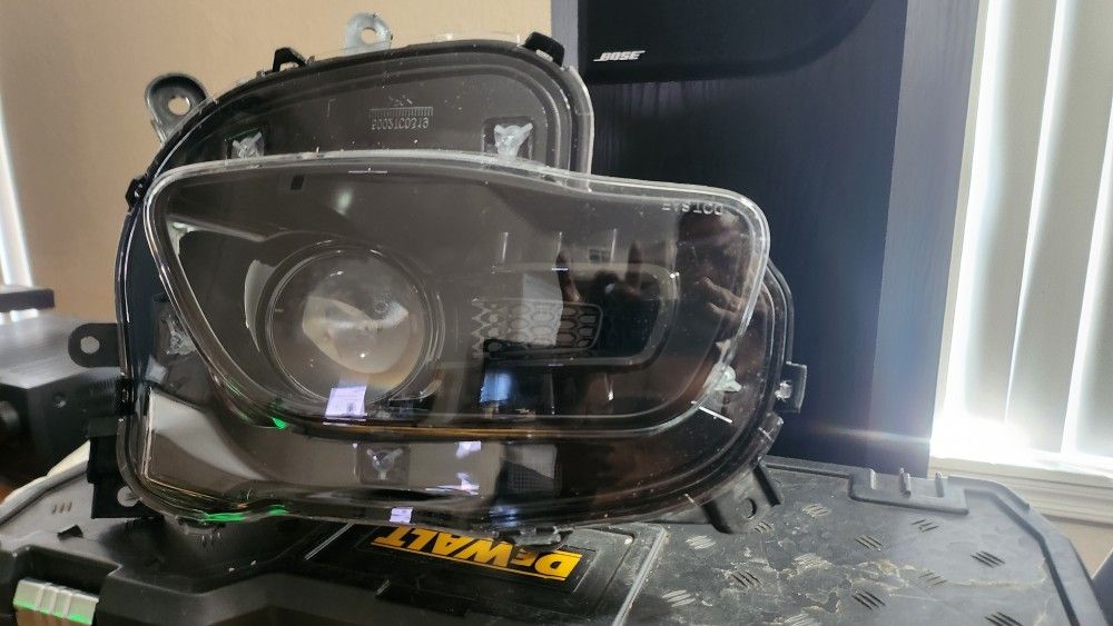 Jeep Cherokee Headlight Assembly Left Side