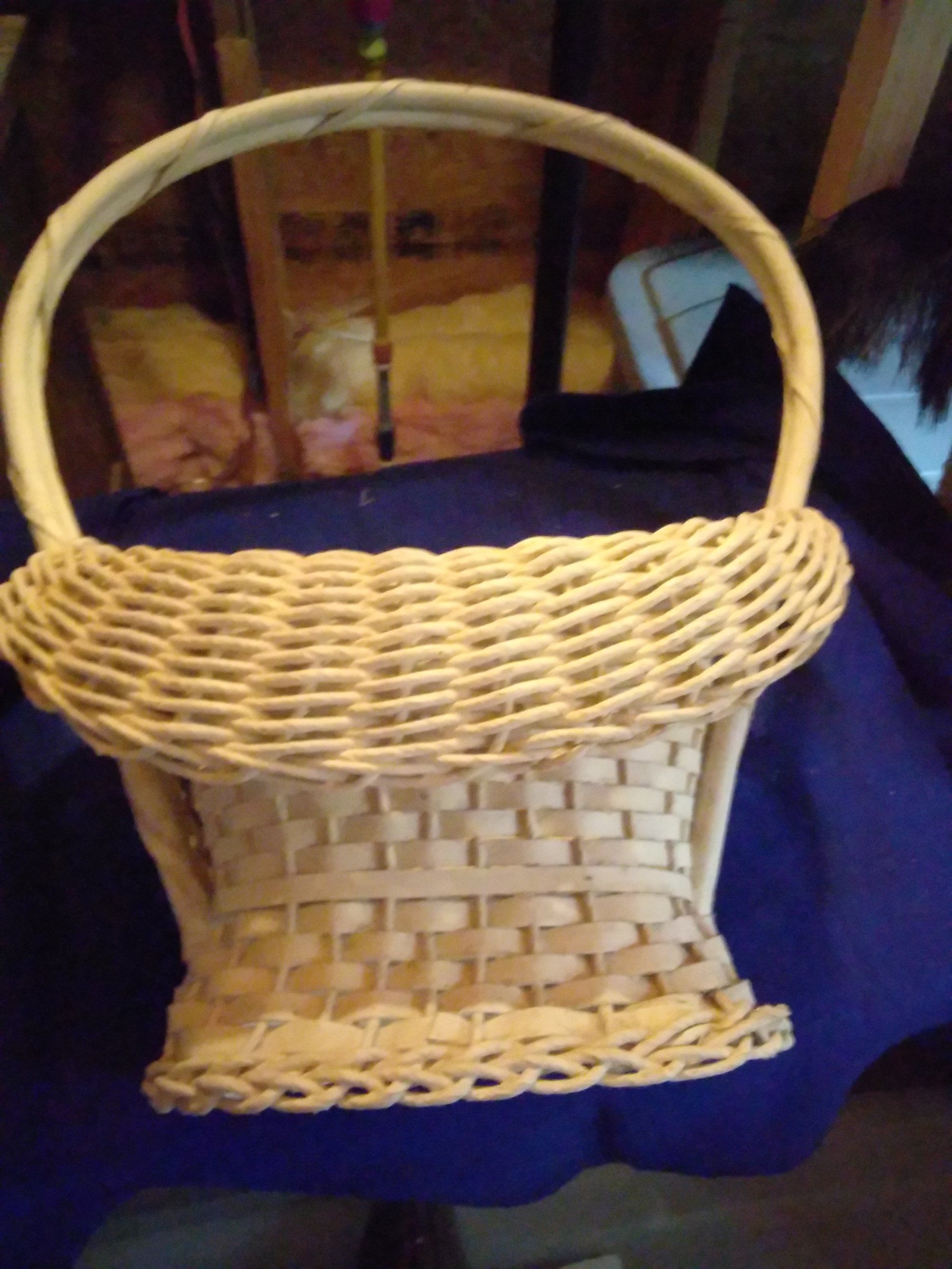 Wicker Plant Holder