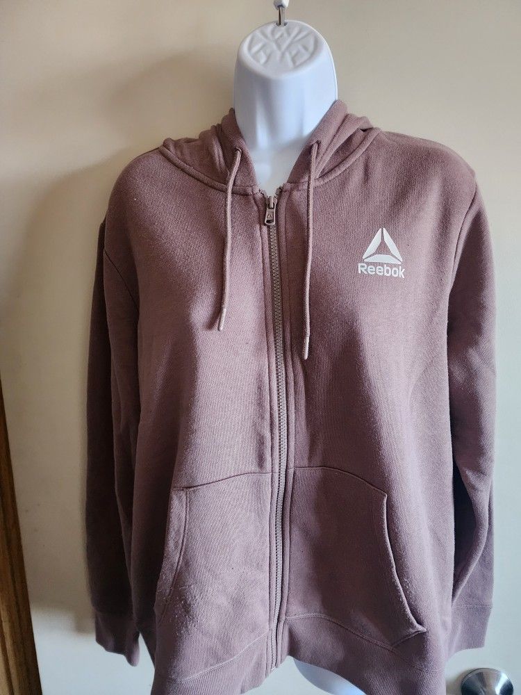 REEBOK SWEATER, SIZE L, USED .