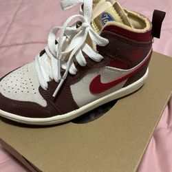 Jordan 1 Mid SE size 11 Little Kids