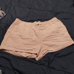 Old Navy: jogger shorts 3"  LARGE size

Linen blend. Great shape. Normal wear. No ríps or stains. Short shorts striped. Pink salmon color