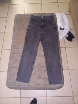 Womans Hollister Ultra High Rise Mom Jean Size 2R  W26R