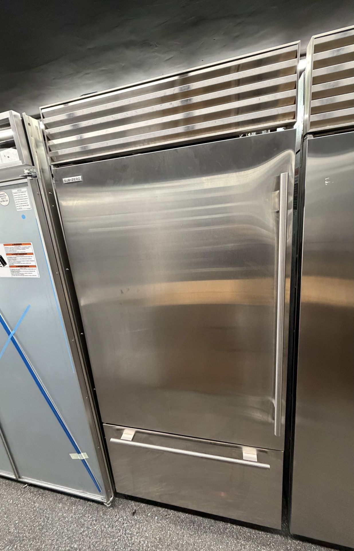 2023 Sub Zero Stainless Steel Built In Bottom Freezer 36” Fridge