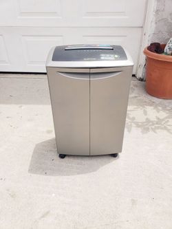 Paper Shredder  / Credit Card  and  Disk Shredder