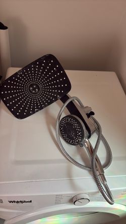 Large shower head with detachable handle