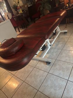 Silhouet-Tone massage table