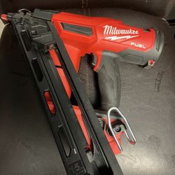 Milwaukee M18 FUEL 18-Volt Lithium-lon Brushless Cordless Gen I| 15-Gauge Angled Finish Nailer (Tool-Only)