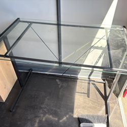Free desk And Table 