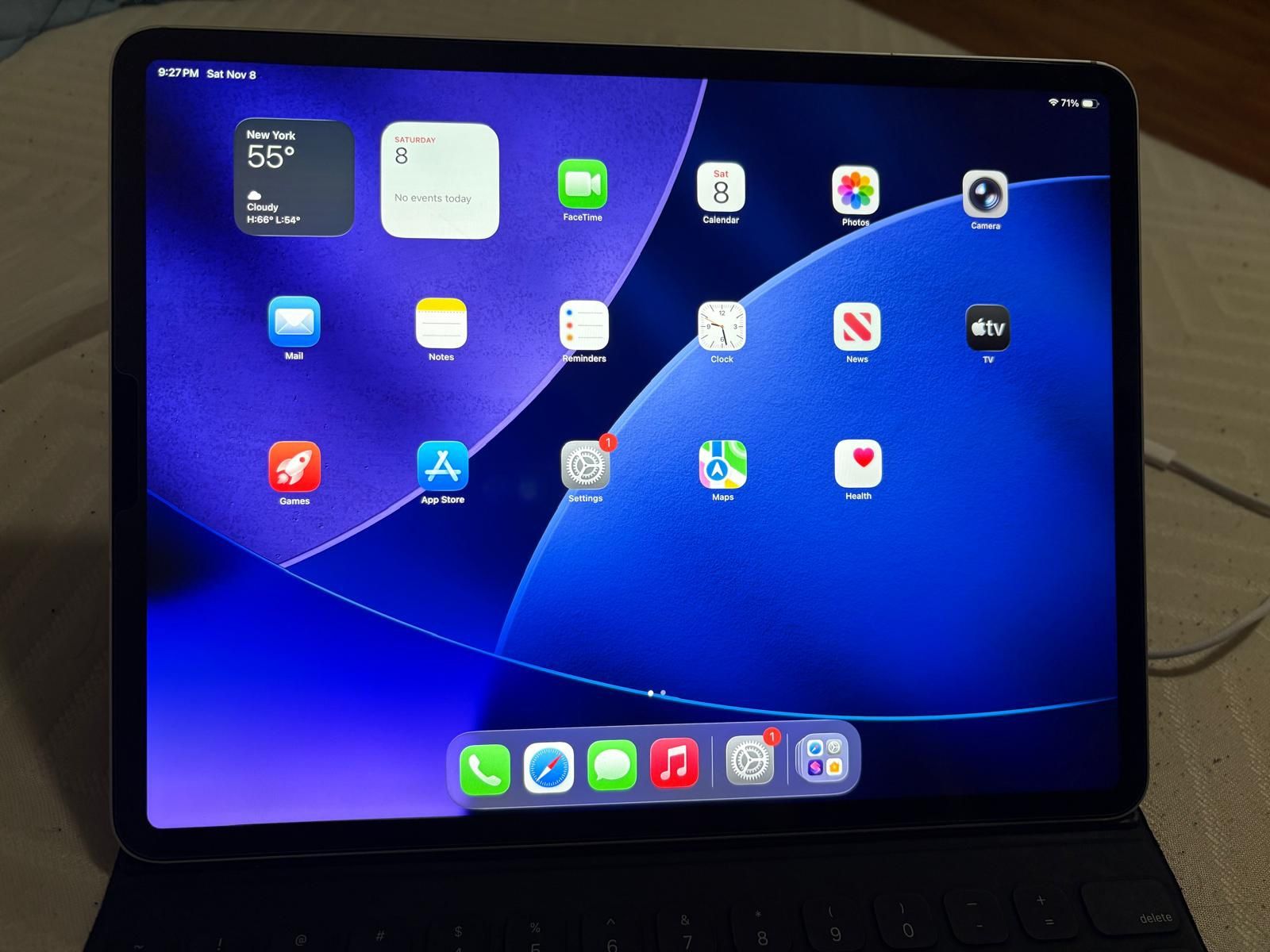 iPad Pro - 1 TB- + Apple Bluetooth Keyboard