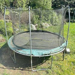 Free Trampoline 