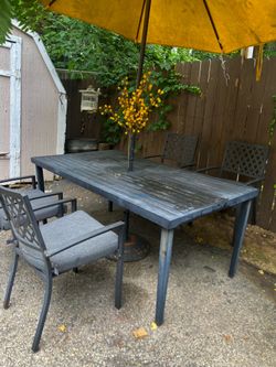 Patio table and 4 Chairs