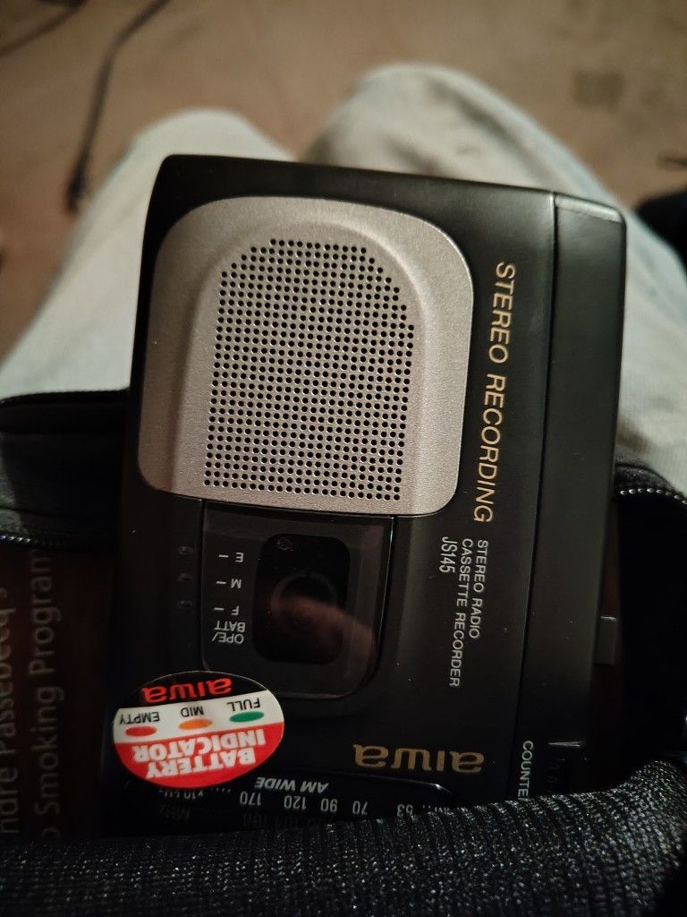 Aiwa walkman with case and headphones