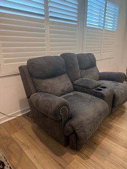 Double recliner sofa/loveseat