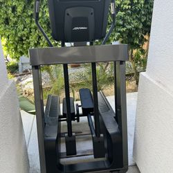 Life Fitness Elliptical ( Space Saver)