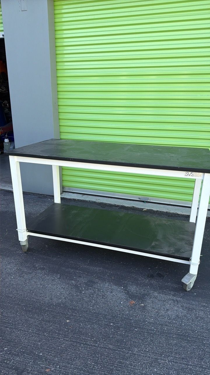 Sturdy table lab for Sale in San Mateo, CA - OfferUp