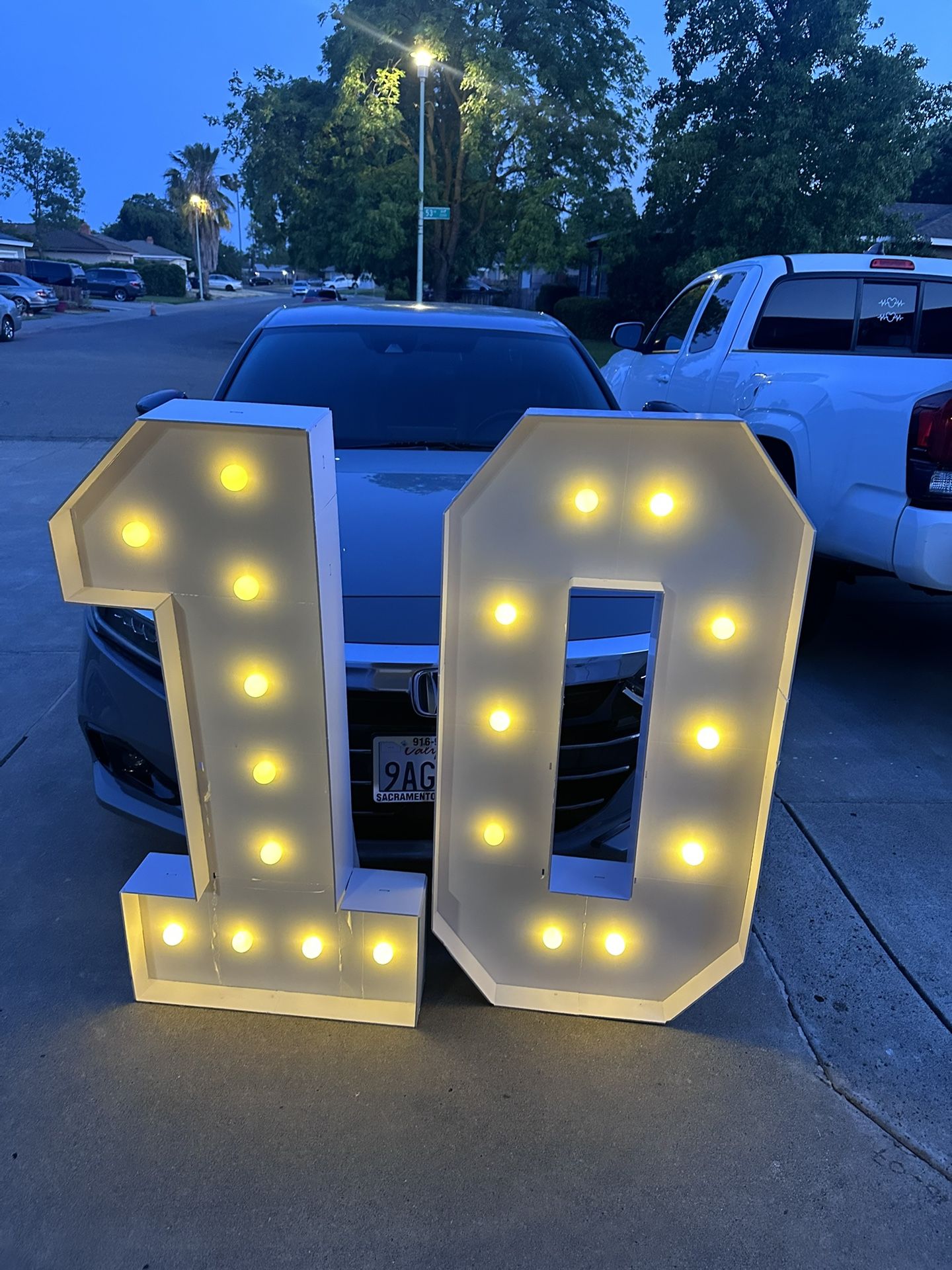 4ft $25 For Both Los 2 Numeros